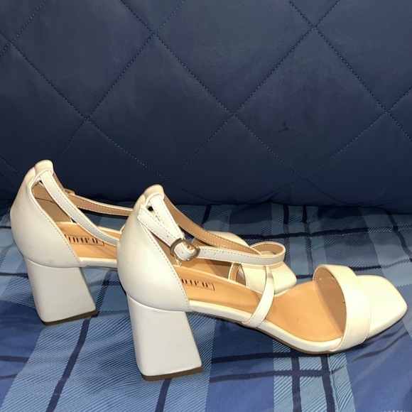 NEW Elegant White Block Heel Sandals Size 8.5 - Picture 5 of 7